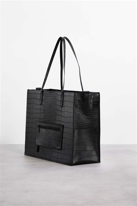 beis basic tote.